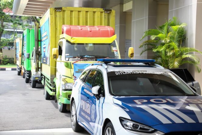 
					Polda Jateng Kirim 5 Truk Bantuan Logistik, Tenaga Medis dan Uang Rp 2,2 Milyar untuk Korban Bencana Sumatera