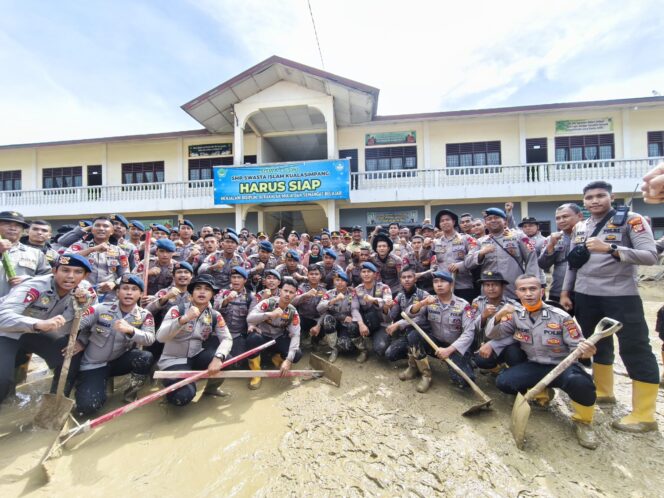 
					Kapolri Tinjau Aceh Tamiang, Targetkan Sekolah Bisa Segera Beroperasi 