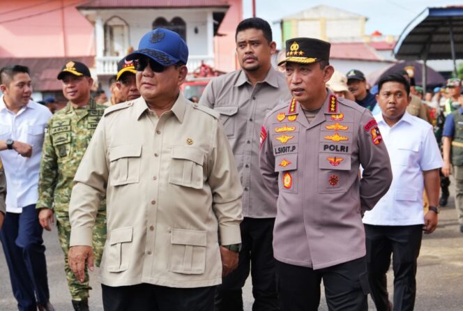 
					Kapolri Dampingi Presiden Cek Lokasi Pengungsian Korban Banjir di Tapanuli Tengah