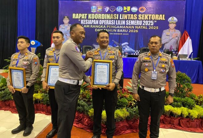 
					Inovatif dalam Penanganan Balap Liar, Satlantas Polres Trenggalek Diganjar Penghargaan