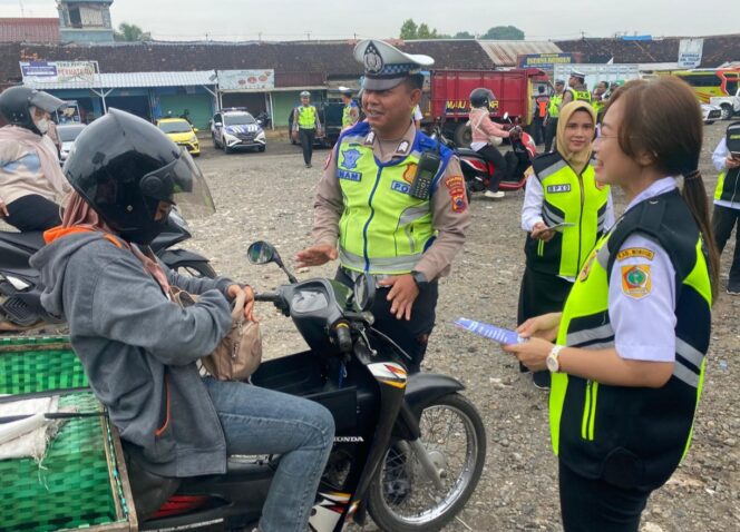 
					Satlantas Polres Wonogiri Gencar Sosialisasi Kepatuhan Berkendara Jelang Libur Nataru