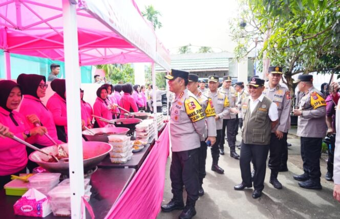 
					Wakapolri Tinjau Dapur Umum Bhayangkari dan Resmikan Sumur Bor di Huntara Asam Pulau