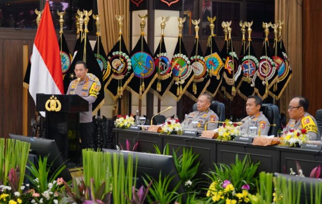 
					Dapat Apresiasi dari Sejumlah Lembaga Survei, Kapolri Minta Jajaran Tak Berpuas Diri