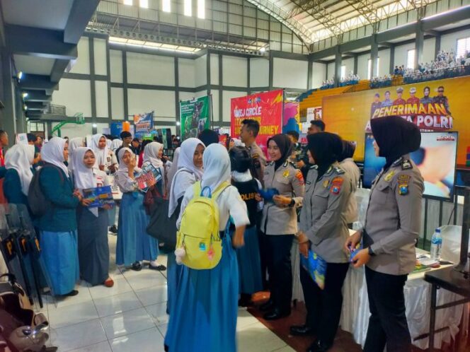 
					Stan Polres Trenggalek Sukses Curi Perhatian Pengunjung di Pameran Pendidikan Tinggi