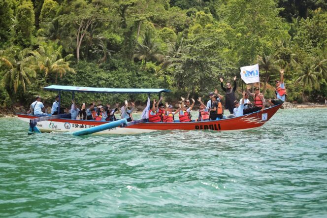 
					Wabup Trenggalek dan Pelindo Lakukan Konservasi Terumbu Karang di Pantai Mutiara 