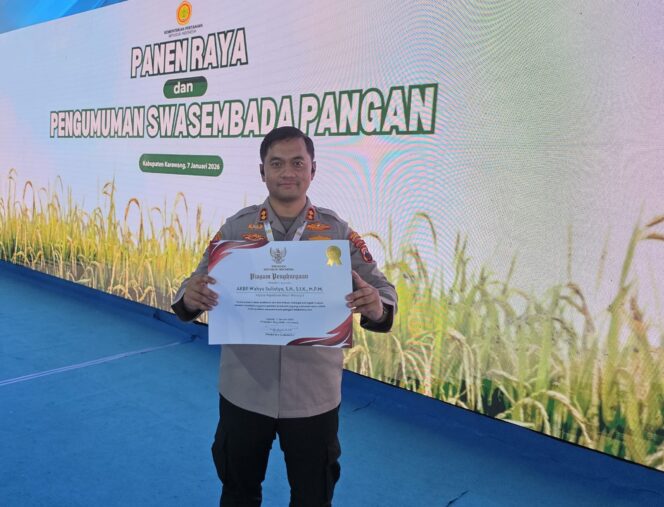 
					Berjasa pada Ketahanan Pangan Nasional, Kapolres Wonogiri Terima Satyalancana Wira Karya dari Presiden