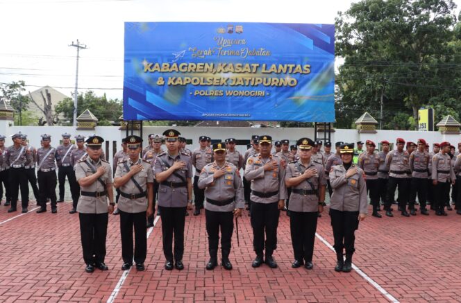 
					Mutasi Tiga Jabatan Penting di Polres Wonogiri, Kapolres: Perkuat Soliditas dan Pelayanan Publik