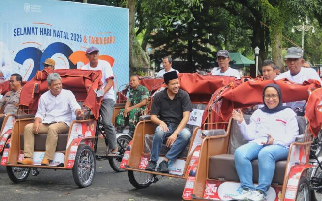 
					200 Tukang Becak Lansia di Trenggalek Terima Bantuan Becak Listrik dari Presiden Prabowo
