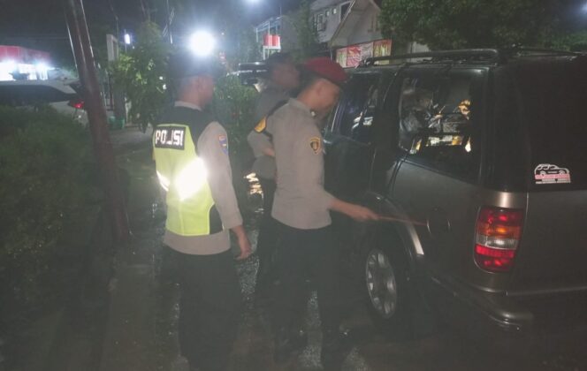 
					Cegah Korban Jiwa, Polisi dan Damkar Respon Cepat Mobil Terbakar di Wonokarto Wonogiri