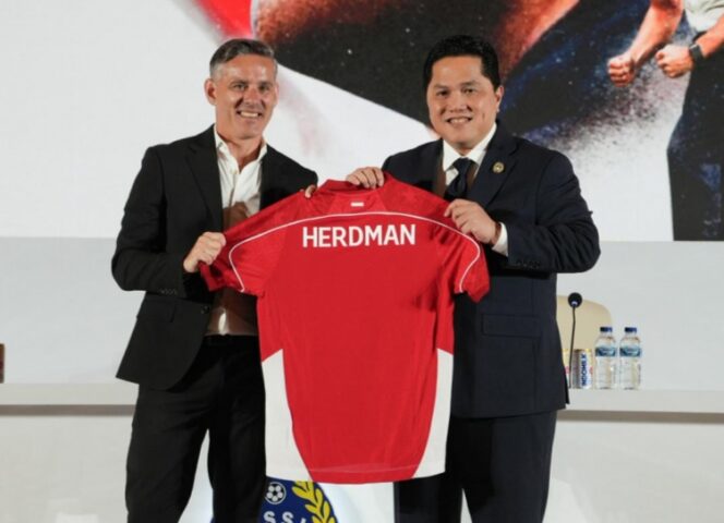 
					Erick Thohir Ajak Semua Elemen Sepak Bola Nasional Bersatu Dukung John Herdman