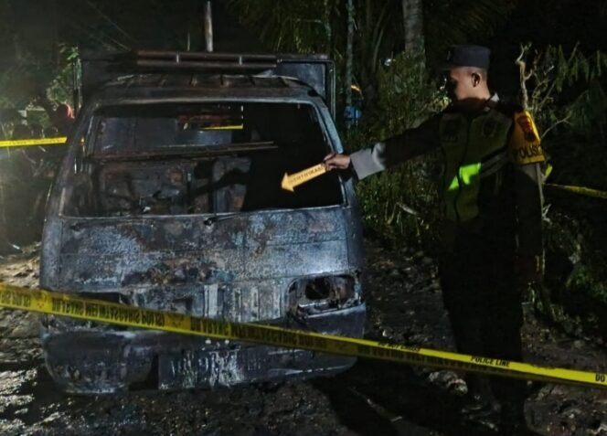 
					Diduga Korsleting Listrik, Mobil Pick Up Ludes Terbakar di Paranggupito Wonogiri