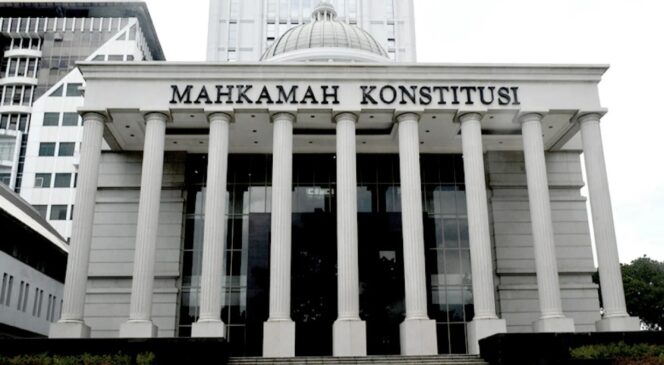 
					MK Putuskan Wartawan Tak Bisa Langsung Dituntut Pidana Maupun Perdata