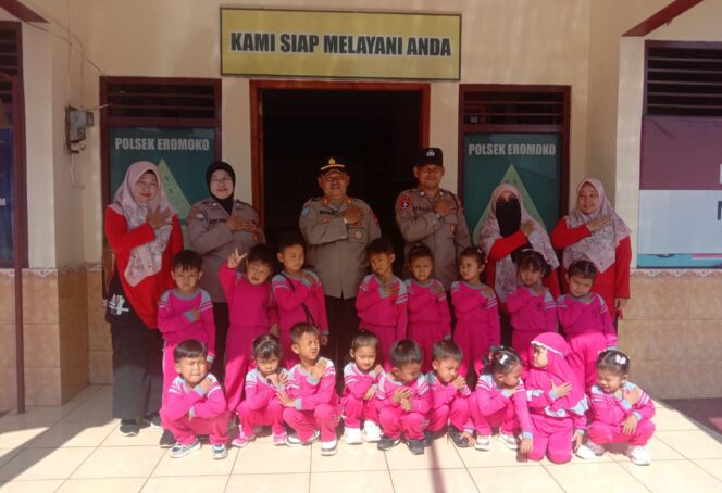
					Tanamkan Cinta Polisi Sejak Dini, KB Siwi Peni Kunjungi Polsek Eromoko