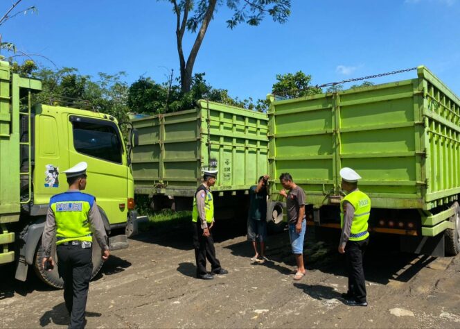 
					Satlantas Polres Wonogiri Sosialisasikan Pembatasan Operasional Truk Sumbu 3