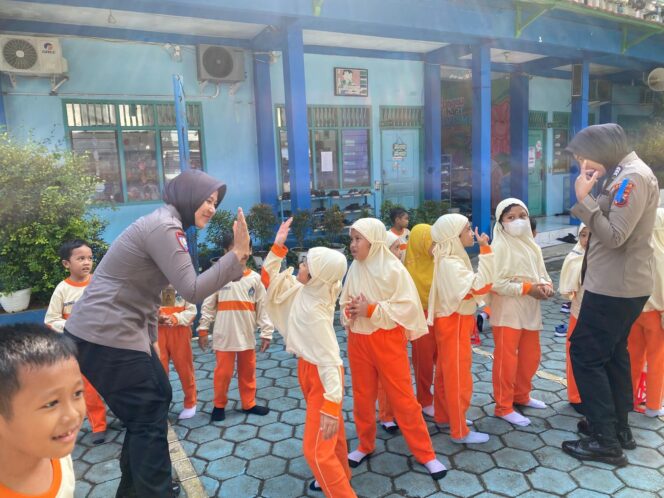 
					Satgas Preemtif Polda Jateng Gencarkan Binluh Kamseltibcarlantas, Tanamkan Disiplin Sejak Dini dan Rangkul Warga Pasar