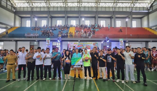 
					Bupati Trenggalek Buka Turnamen Bola Basket Bupati Cup ke-3