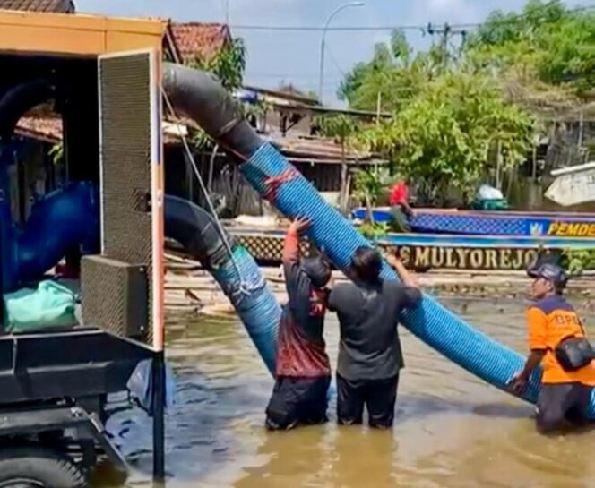
					Tangani Banjir Pekalongan, Pemprov Jateng Kerahkan Belasan Pompa Hingga Logistik Ratusan Juta Rupiah