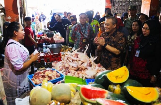 
					Gubernur Ahmad Luthfi Turun Pasar, Pastikan Harga Bahan Pokok Stabil dan Stok Terjaga