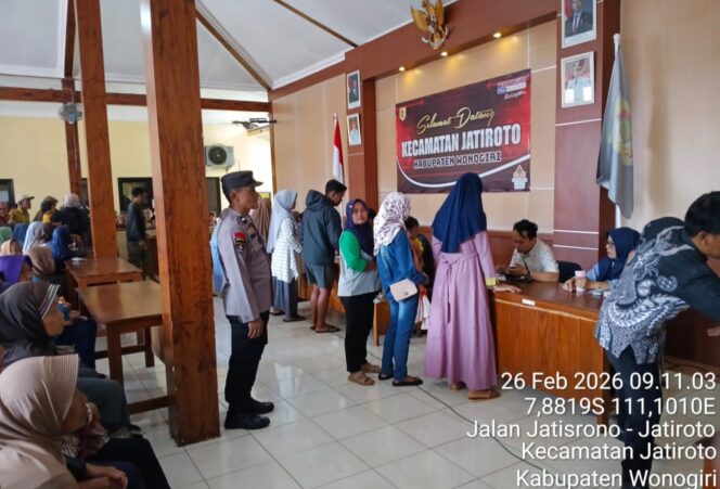 
					1.090 Warga Jatiroto Wonogiri Terima BLTS Kesra