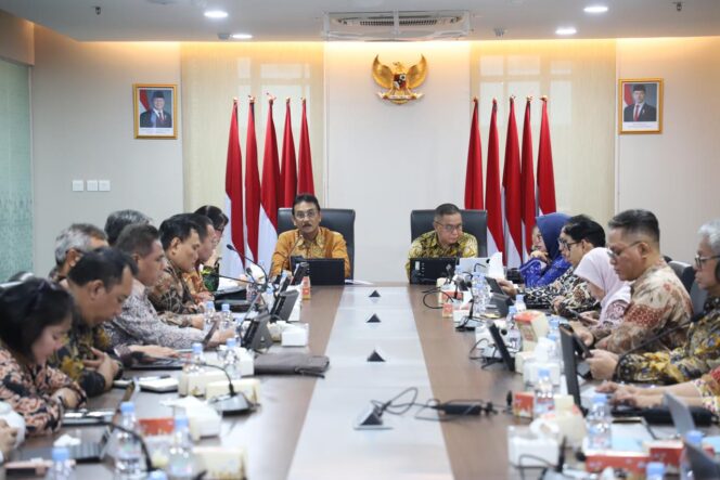 
					Rapat Evaluasi Kinerja dan Program Tahun 2025 serta Evaluasi Rencana Aksi Triwulan I Tahun 2026 dilaksanakan 4 - 6 Februari 2026. (Foto : atrbpn.go.id).