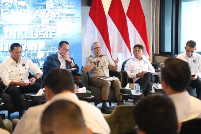 
					Kementerian Agraria dan Tata Ruang/Badan Pertanahan Nasional (ATR/BPN) mengupayakan penguatan tata ruang agar menjadi kunci utama dalam pembangunan yang inklusif dan berkelanjutan untuk memastikan program tersebut berjalan dengan baik. (Foto : atrbpn.go.id).