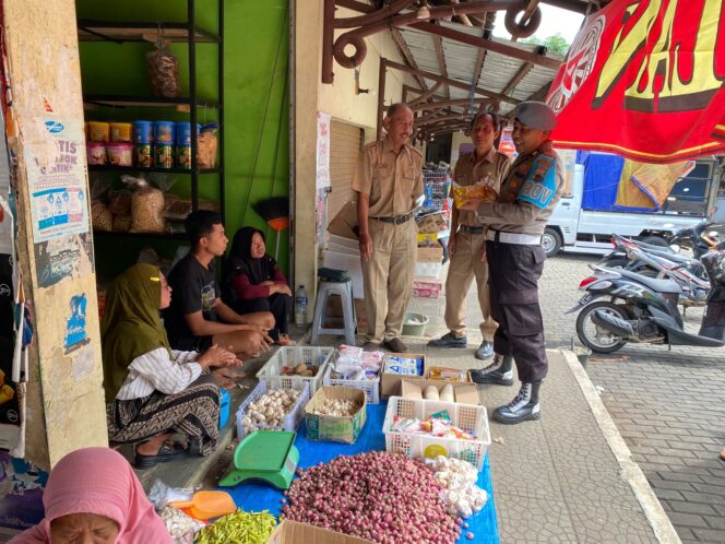 
					Polisi Cek Harga dan Stok Bapokting di Pasar Tradisional Kismantoro Wonogiri, Ini Rincian Harganya