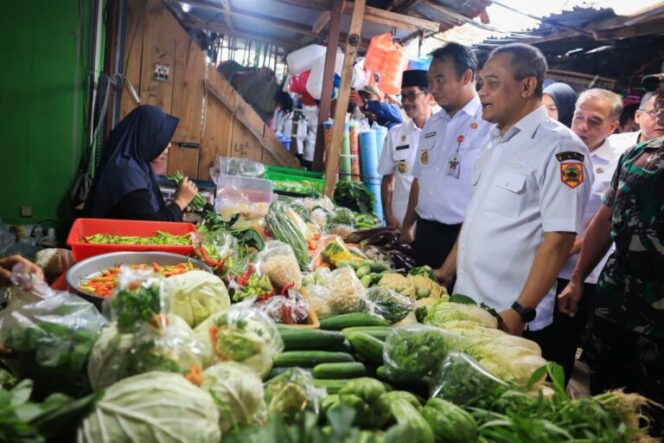 
					Gubernur Ahmad Luthfi Kembali Blusukan ke Pasar, Pastikan Harga Pangan Masih Terkendali