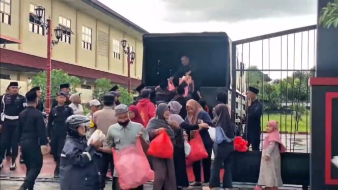 
					Hadirkan Kehangatan Ramadhan di Jalanan, Brimob Surakarta Bagikan 1.000 Takjil untuk Warga