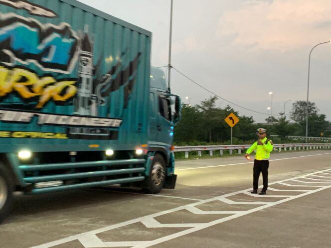 
					Polda Jateng Ingatkan Kepatuhan SKB Pembatasan Angkutan Barang Demi Kelancaran Mudik Lebaran 2026