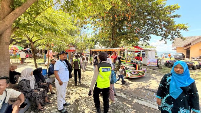 
					Masih Suasana Lebaran, Ribuan Pelancong Padati Obyek Wisata WGM Wonogiri