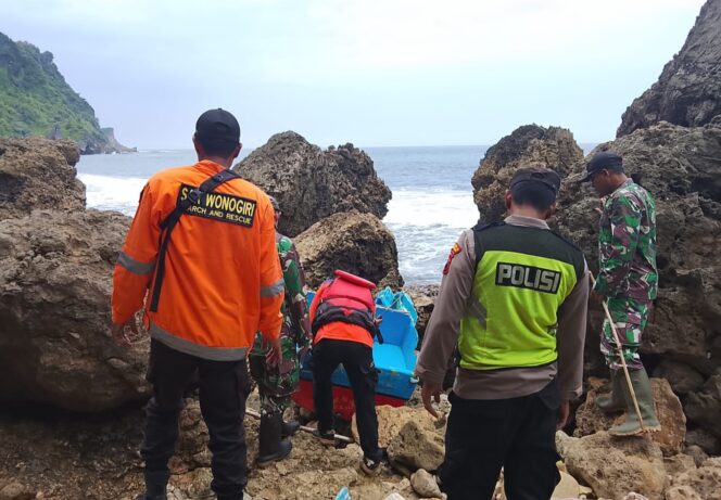 
					Hari ke-4 Pencarian, Nelayan Asal Trenggalek yang Hilang di Pantai Watumandi Belum Ditemukan, Tim Gabungan Sisir Perairan Paranggupito Wonogiri