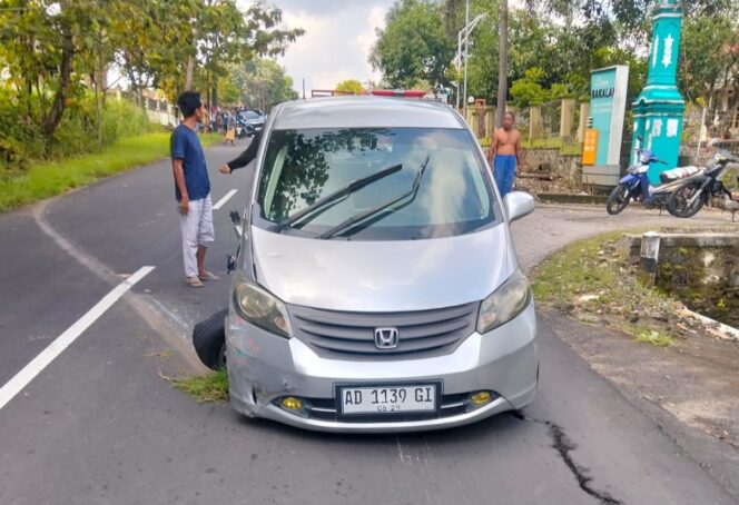 
					Ban Pecah, Mobil Honda Freed Nyelonong Tabrak Avanza di Eromoko Wonogiri