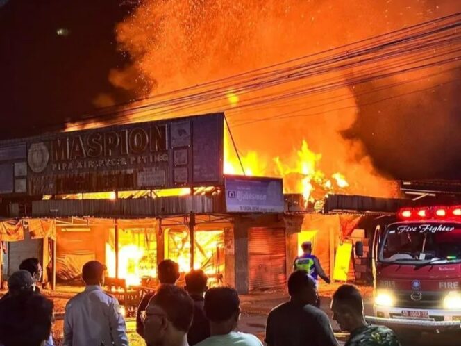 
					Sejumlah Toko di Eks Stasiun Baturetno Wonogiri Ludes Terbakar, Kerugian Capai Ratusan Juta
