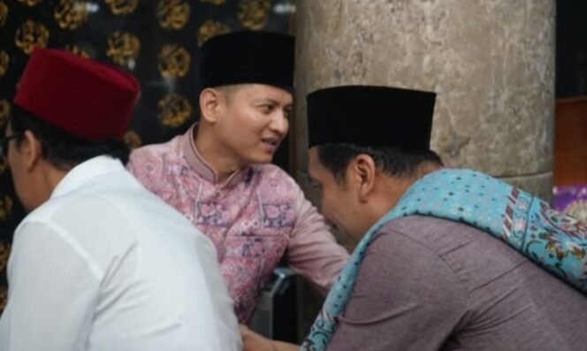 
					Mas Ipin Salat Id di Masjid Agung Baiturrahman, Open House di Pendopo 