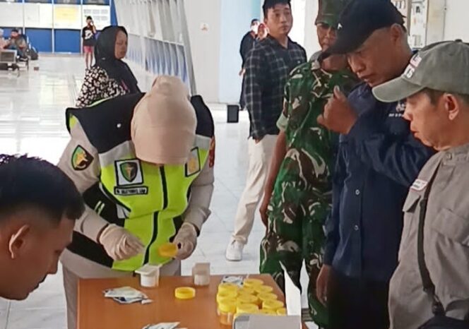 
					Pastikan Kondisi Fit, Sidokkes Polres Wonogiri Periksa Kesehatan Sopir dan Kru Jelang Puncak Arus Balik