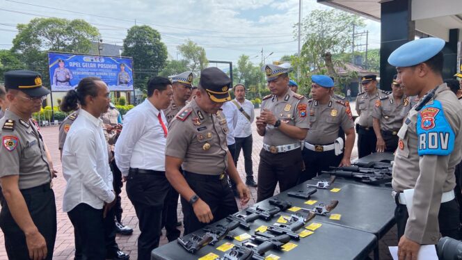 
					Polres Trenggalek Sidak Senjata Api Personel, Pastikan Kondisi Bersih dan Laik Pakai
