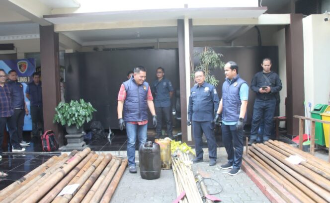 
					Polda Jateng Bongkar  Pengeboran Minyak Ilegal, Tiga Tersangka Diamankan  ​