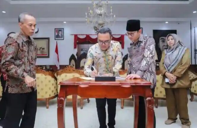 
					Pemkab Trenggalek dan PT SMI Tanda Tangani Akta Pembiayaan Beberapa Infrastruktur