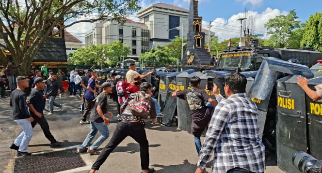 
					Polda Jateng Gelar Simulasi Unit Negosiator di Kantor Gubernur