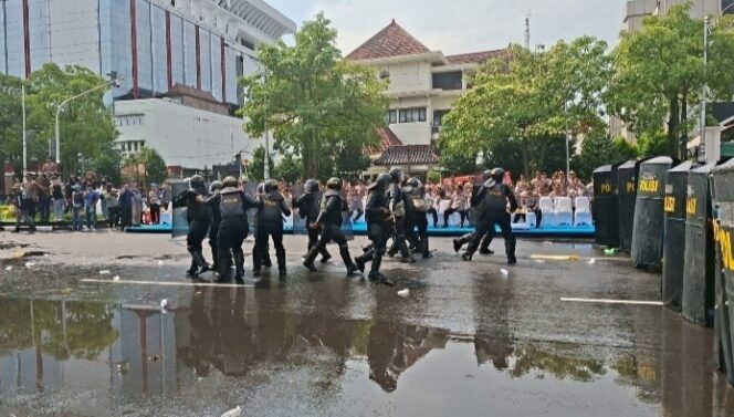
					Hadapi Dinamika Kamtibmas, Polda Jateng Latih Personel Melalui Simulasi Sispamkota