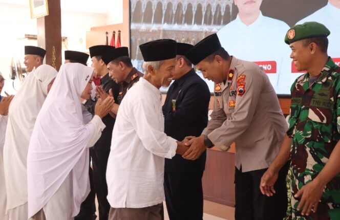 
					Sebanyak 294 Jemaah Calon Haji Asal Wonogiri Pamitan