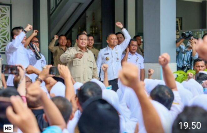 
					Prabowo dan Ahmad Luthfi Kunjungi SMAN 1 Cilacap, Revitalisasi Sekolah dan MBG Dipuji Siswa