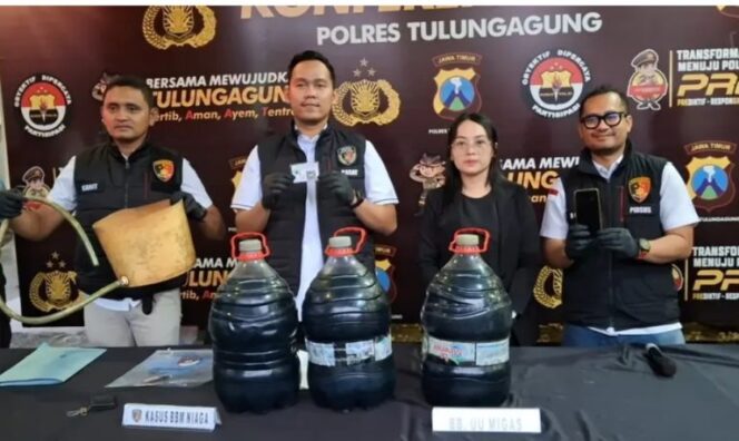 
					Polisi Ringkus Penjual Pertalite Ilegal di Tulungagung, Modus Akali QR Code Subsidi