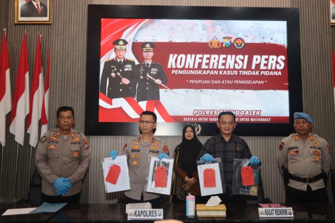 
					Kasus Penipuan Modus Lelang Arisan di Trenggalek Terungkap, Polisi Buru Tersangka Hingga NTT