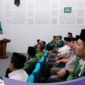 Menteri ATR BPN Nusron Wahid berbicara di podium kuliah umum UNWAHAS.