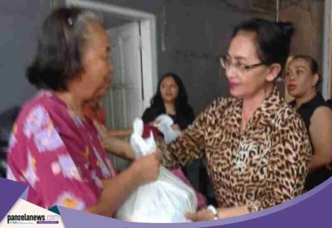 
					Ketua DPD Perindo Salatiga memimpin langsung aksi sosial berbagi berkah. (Foto: Budi)