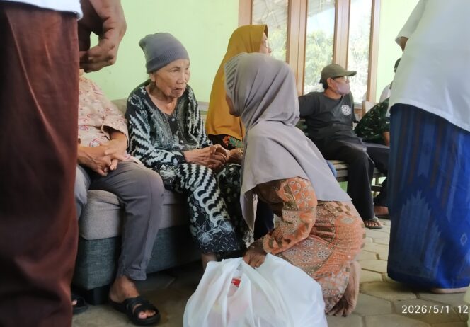 
					Jumat Berkah, Sumringahnya Ratusan Emak-emak di Wonogiri Dapat Sembako Gratis