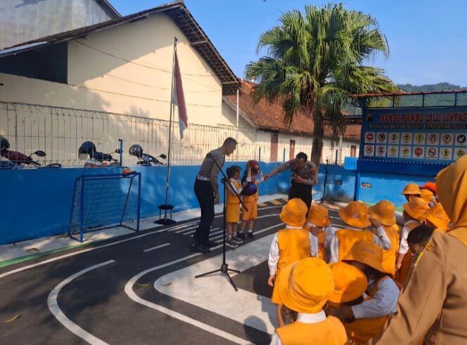 
					Polsanak Hadir di TK Kemala Bayangkari Wonogiri, Edukasi Lalu Lintas Dikemas Menyenangkan