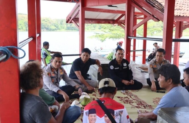 
					Kapolres Wonogiri Sambangi Nelayan WGM, Perkuat Sinergitas dan Jaga Kamtibmas