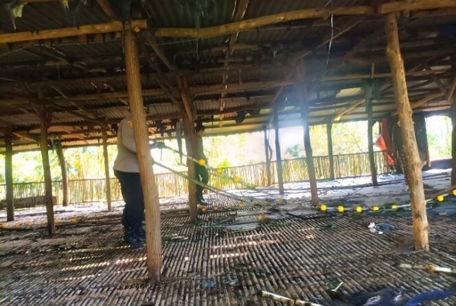 
					Kandang Ayam di Paranggupito Ludes Kebakaran, Polisi dan Warga Gotong Royong Bersihkan Puing 